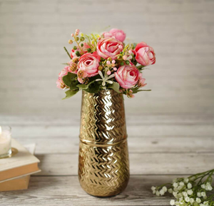 Elegantes jarrones de metal dorados en forma de luna con macetas redondas a juego. Decoración elegante disponible a precios de mayoreo. - Product Image 3