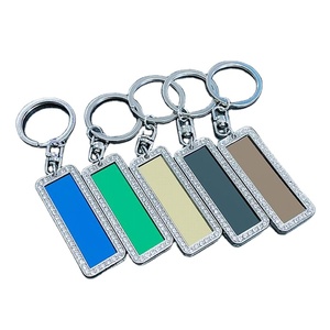 Porte-clés de plaque d'immatriculation avec logo personnalisé en acier inoxydable incrusté de diamants avec gravure au laser - Product Image 1