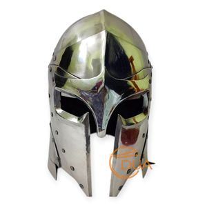 Fabrication artisanale, casque en acier poli, peut-être un d'un gladiateur ou casque Viking, affiché sur un support en bois. - Product Image 5