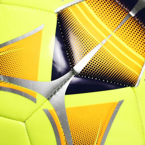 Balón de Fútbol Fluorescente de PVC para Entrenamiento en Equipo con Visibilidad Mejorada para Prácticas Juveniles o Eventos Deportivos Promocionales - Product Image 6