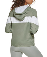 Veste coupe-vent élégante pour femmes pour la course à pied, le cyclisme, la randonnée-Respirante, imperméable, grande taille-avec capuche-pour la vente en gros d'automne