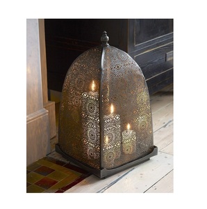 Linterna decorativa de hierro hecha a mano para llevar luz y encanto a cualquier comedor o área de jardín - Product Image 4