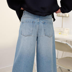 Pantalones cortos de mezclilla de corte recto transpirable para mujer, diseño lavado Sexy personalizable para Primavera/Verano - Product Image 4