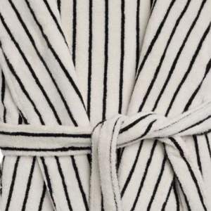 Bata de baño de lujo a rayas, mezcla de algodón viscosa de bambú, tecnología Ultra suave Zero Twist, ajuste Unisex con bolsillos en rayas de arena - Product Image 5