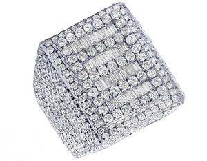 Anillo moderno de lujo de estilo hip hop con diamantes de moissanita de Plata de Ley 925 chapado en oro para hombres - Product Image 1