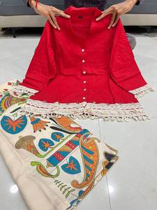 Top à découpes avec de belles boutons, ourlet en dentelle, séparateur contrasté, imprimé numérique - réversible, décontracté, pour les fêtes - Product Image 6