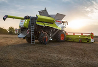 Moissonneuse-batteuse automatique d'occasion Claas LEXION 8700 pour la récolte du thé, du manioc et des olives