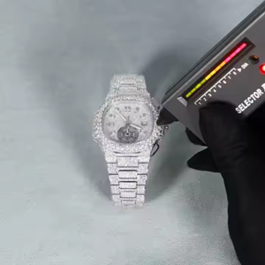 Directo de fábrica Iced Out VVS Clarity Moissanite Diamond Watch para hombres y mujeres Reloj de la marca de calidad de exportación de la India - Product Image 3