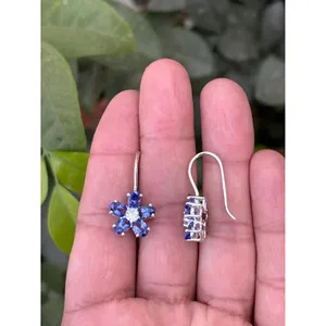 Pendientes Colgantes de Oro Blanco 925 con Tanzanita Natural, Diseño Floral para Boda con Rubí, Diamante y Perlas - Product Image 3