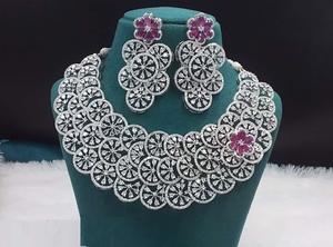 Un fournisseur indien propose un ensemble de bijoux élégants de luxe en laiton-Collier AD à la mode Boucle d'oreille avec style classique Vente artisanale élégante - Product Image 2