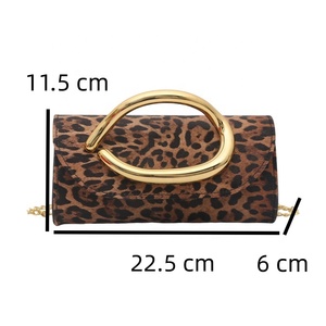 Pochette <span class=keywords><strong>de</strong></span> <span class=keywords><strong>soirée</strong></span> <span class=keywords><strong>de</strong></span> luxe pour femme, ornée <span class=keywords><strong>de</strong></span> pierres, avec chaîne d'épaule, poignée métallique, en polyester, fermeture magnétique, pour soirées et dîners - Product Image 2