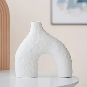 2023パンパスグラスのドーナツ花瓶の装飾用の新しい白と黒のセラミック花瓶2個セット