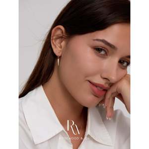 Pendientes Colgantes de Oro Vermeil con Diamantes, Diseño de Espiga Pavimentada y Antideslustre, Estilo Gagger - Product Image 3