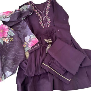 Acheter Robe en soie romaine de style ANARKALI avec Dupatta à vendre Élégante couleur violet clair col en V uni et chic - Product Image 1