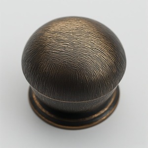 Bouton de porte en laiton fabriqué à la main avec motif sculpté et surface polie conçu pour les intérieurs décoratifs et fonctionnels - Product Image 2