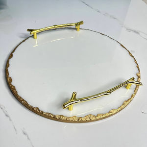 Plateau de service rond en marbre blanc de luxe avec poignées élégantes en métal doré Plateau de comptoir de cuisine élégant pour les mariages - Product Image 1