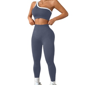 Elegante conjunto deportivo de 2 piezas para mujer, bra deportivo sin costuras con hombros descubiertos y pantalones ajustados, ideal para yoga, gimnasio, fitness y entrenamiento. - Product Image 4