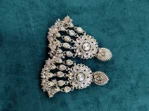 Boucles d'oreilles pendantes plaquées or style chandelier pour mariage indien, avec zircon, forme cloche ethnique, en alliage - Product Image 3