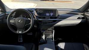 Véhicule d'occasion 2023 ES 350 F-SPORT SUV Hybride 3.5L Sièges en cuir Transmission automatique Toit ouvrant NAV - Product Image 2