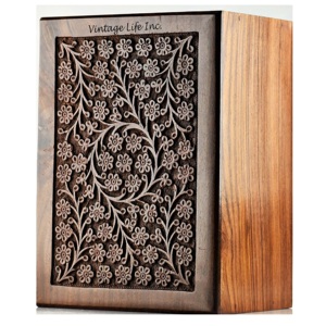 Vintage Life Inc. Urne funéraire en bois, finition naturelle, design floral sculpté, taille adulte - Product Image 1
