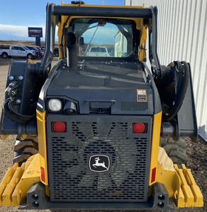 Chargeuse compacte John Deere 324G avec chargeur frontal et caractéristiques de tracteur, dotée d'une pompe hydraulique Moog et d'une chargeuse sur chenilles - Product Image 6