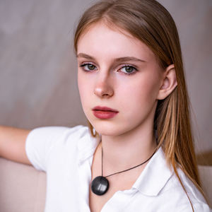 Colgante de shungita en forma de tableta de 1.4 pulgadas (35 mm) - Product Image 4