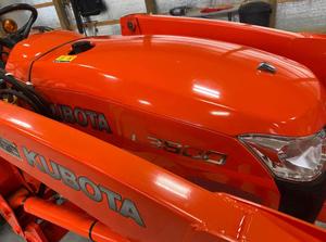 Compre el tractor de calidad Kubota L3200/L3800 (32/38HP) con motor de rodamiento ahora disponible a precios competitivos para tractores de jardín - Product Image 2