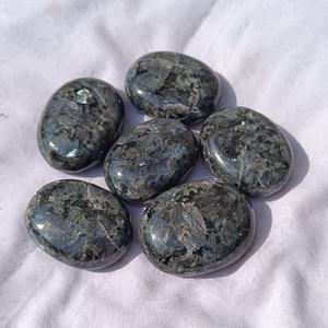 Nouveau Larvikite noir pierre de lune pierre d'inquiétude auto-soin guérison cristal pierre précieuse autre cristal artisanat produit - Product Image 3