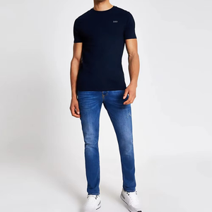 T-shirt imprimé à manches courtes pour homme, col rond, coupe ajustée, en coton extensible, avec logo personnalisé, en tissu jersey respirant, idéal pour l'été et les activités sportives. - Product Image 5