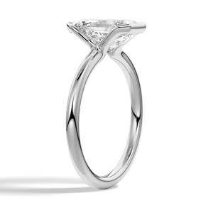 Bague en or 18 carats avec diamant solitaire en moissanite taille émeraude, élégante bague en moissanite - Product Image 5
