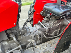 Tractor Massey Ferguson MF 245 Usado con Caja de Cambios y Motor Nuevos Incluidos, 2500 kg, Origen Alberta, Precios Económicos - Product Image 3