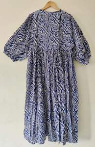 Robe mi-longue décontractée à imprimé bloc avec col en V et fermeture à ficelle Taille naturelle Écologique 100% coton pour l'été - Product Image 5