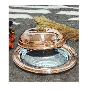 Plat de service en acier inoxydable poli, conçu pour un usage domestique et en restauration, avec une finition élégante et une construction robuste - Product Image 1