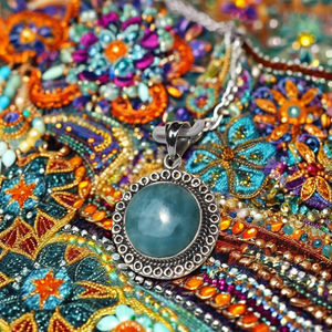 Compre colgante de piedras preciosas de Plata de Ley 925 hecho a mano, ajuste de bisel de Larimar sin tratar, colgantes y dijes de moda de cabujón ovalado - Product Image 1