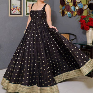 Ensemble Anarkali noir brodé pour femme Unity Luxure avec dupatta - Un ensemble composé d'un haut long et d'une jupe longue jusqu'aux chevilles - Product Image 1