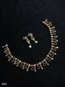 ENSEMBLE DE COLLIERS DE STYLE CLASSIQUE ET BOUCLES D'OREILLES DE HAUTE QUALITÉ ENSEMBLE DE BIJOUX PLAQUÉ ARGENT BIJOUX POUR FEMMES ET FILLES - Product Image 4