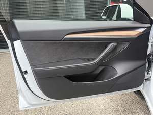 Increíble Tesla Model 3 RWD 2023 en perfectas condiciones con poco kilometraje en stock, ofrecido a una oferta increíble que no querrás perderte - Product Image 6