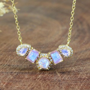 Collar con Colgante de Piedra Lunar Arcoíris Blanca para Mujer, Minimalista, Plata de Ley 925, Cadena Chapada en Oro de 14K - Product Image 6