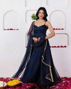 ชุด Anarkali พิมพ์ลายผ้าโปร่งสีกรมท่าสำหรับงานแต่งงานเดรสยาวสำหรับงานเลี้ยง - Product Image 2