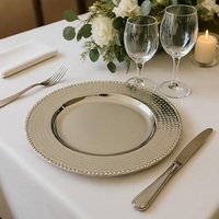 Assiette de service de luxe en métal martelé or rose, compatible lave-vaisselle et four