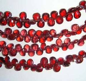 Cuentas naturales de piedra suelta para fabricación de joyas, rodolita, granate, corazones facetados, Briolett, Gema de 4-5mm de longitud, 8" - Product Image 1