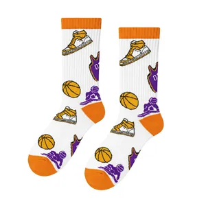 Chaussettes de sport unisexes blanches Celtics pour le basketball, logo brodé personnalisable, fonction antibactérienne pour la saison d'automne - Product Image 1