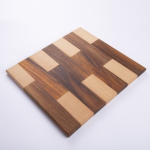 Palette de service artisanale en hêtre et bois de rose égyptien - Petit plateau à fromage minimaliste - Bois naturel à grain visible de 1,5 cm d'épaisseur - Product Image 2