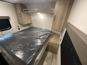 Nouvelle caravane de camping Keystone C-o-l-e-m-a-n 27B 2026 à vendre - Product Image 3
