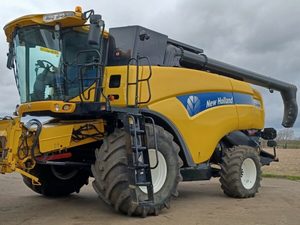 Cosechadora Combinada Premium New Holland CX7090 Diseñada para Máximo Rendimiento del Cultivo con Tecnología Superior y Rendimiento Confiable en el Campo - Product Image 6