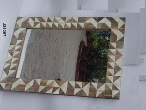 Espejo con incrustaciones de hueso rojo único, decoración de pared hecha a mano elegante, perfecta para la decoración interior del hogar y regalar a los seres queridos de la India - Product Image 2