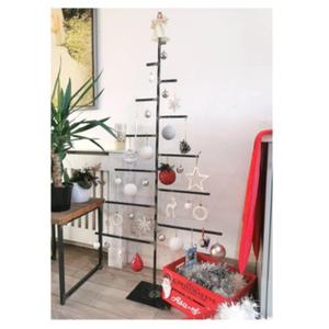 Árbol de Navidad Artificial de Metal Moderno Independiente Disponible en Varios Tamaños Ideal para Decoración de Vacaciones Urbanas y Rústicas - Product Image 1