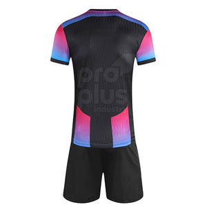 ชุดฟุตบอลฤดูร้อนสำหรับผู้ชาย ผลิตในปากีสถาน คุณภาพพรีเมียม ออกแบบได้ตามต้องการ ผลิตจากโพลีเอสเตอร์ 100% เป็นมิตรกับสิ่งแวดล้อม ระบายอากาศได้ดี แห้งเร็ว - Product Image 2