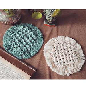 Prix de gros artisanat indien macramé tapis de table sous-verre dernière conception ronde et carrée pour thé et café faits à la main - Product Image 5