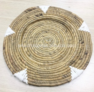 Dessous de plat réversible double face Nouvelle ficelle tissée en jonc de mer de couleur naturelle pour les napperons de Pâques avec franges - Product Image 1